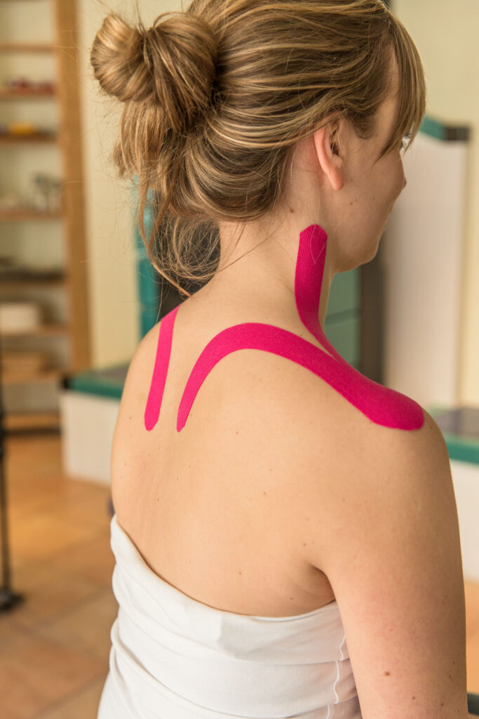Physiotherapie mit Taping, Manueller Therapie und mehr.